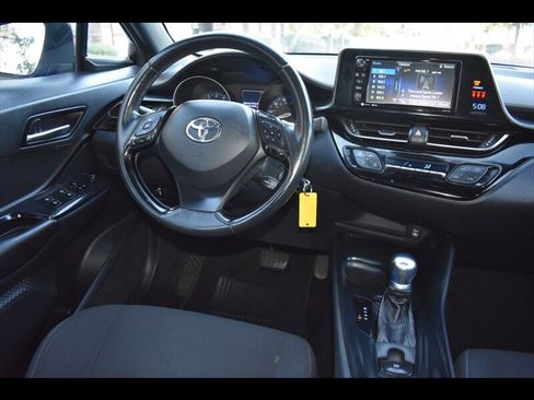 Used 2018 Toyota C-HR XLE image 28