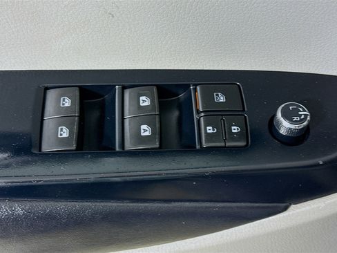 Used 2018 Toyota Highlander XLE image 24