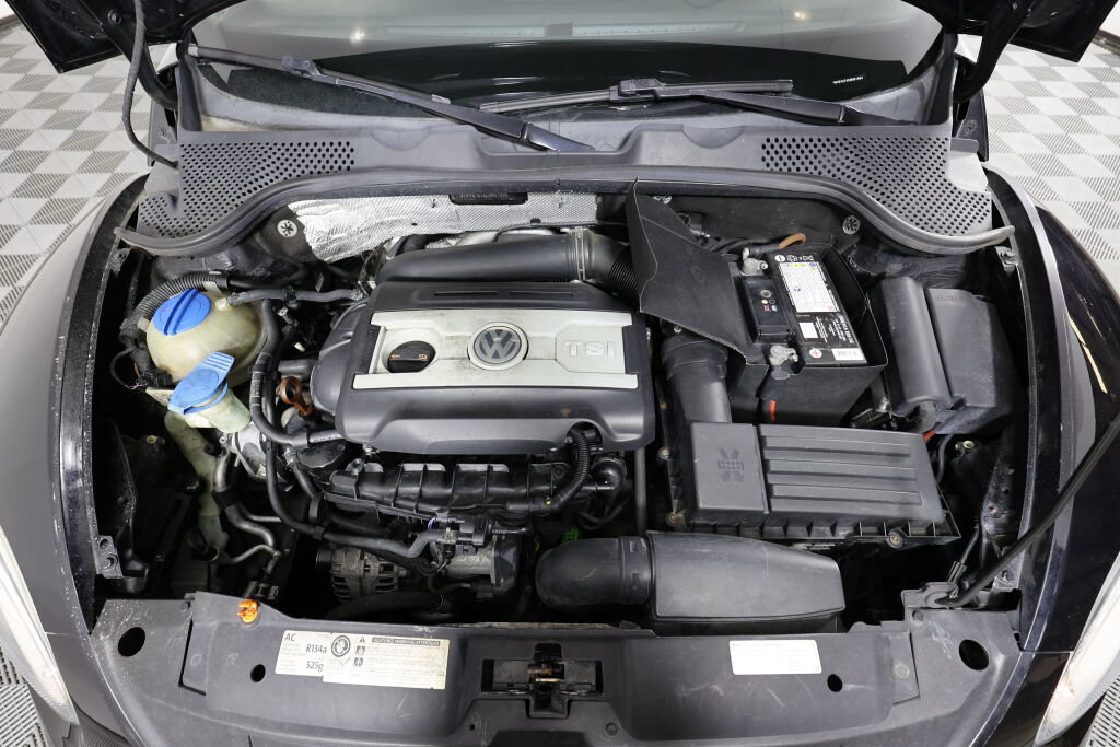 Used 2012 Volkswagen Beetle 2.0T FWD image 32