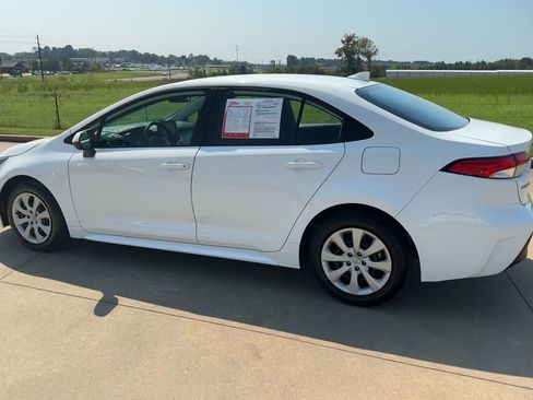 Used 2024 Toyota Corolla LE image 6