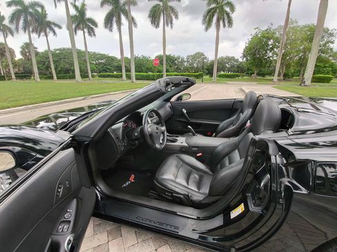 Used 2006 Chevrolet Corvette Convertible w/ Preferred Equipment Group RWD image 21