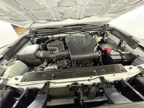 Used 2022 Toyota Tacoma SR5 AWD/4WD image 10
