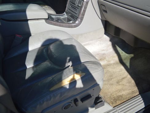 Used 2003 GMC Yukon Denali image 16