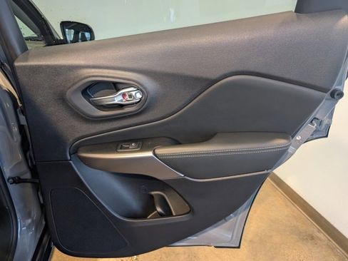 Used 2021 Jeep Cherokee Latitude Lux image 27