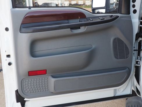 Used 2005 Ford F250 Lariat image 8