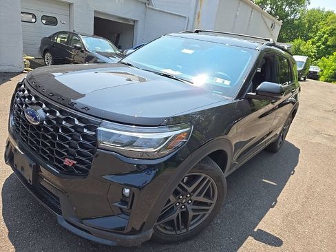 Used 2025 Ford Explorer ST AWD/4WD image 3