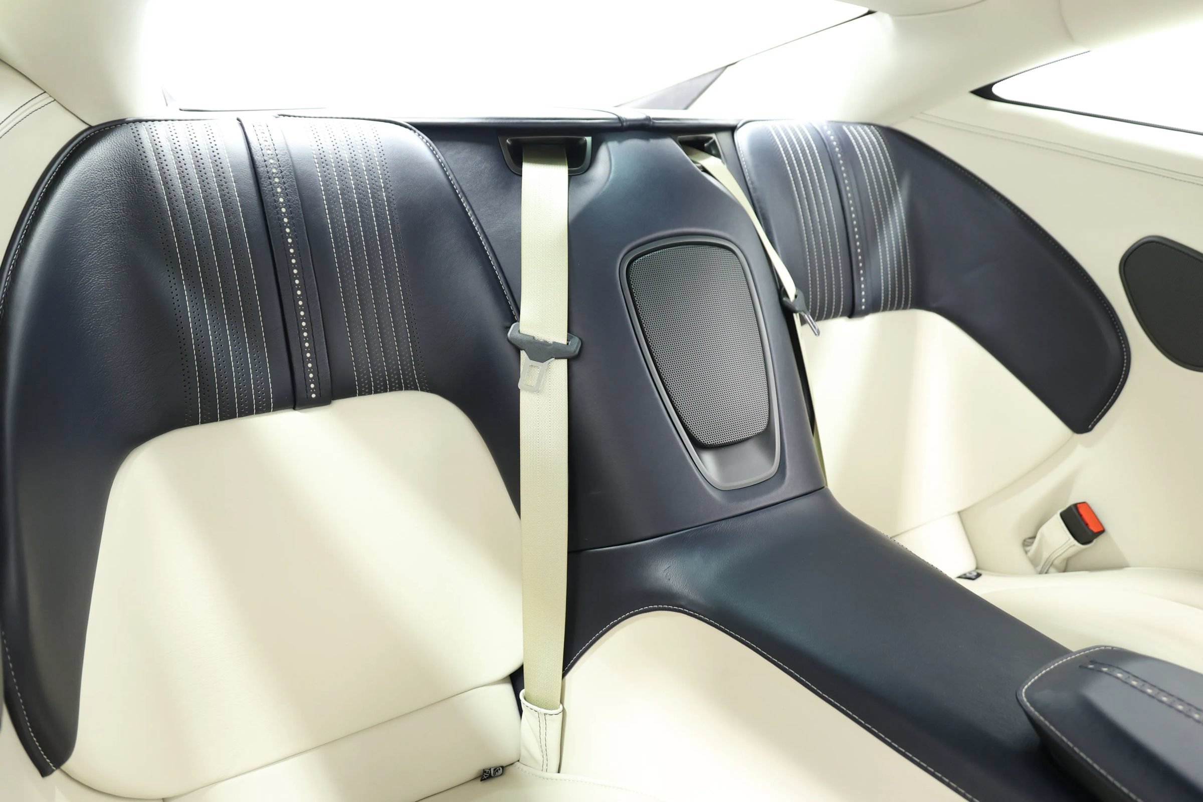 Used 2019 Aston Martin DB11 Coupe RWD image 71