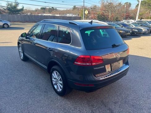 Used 2013 Volkswagen Touareg Sport image 3