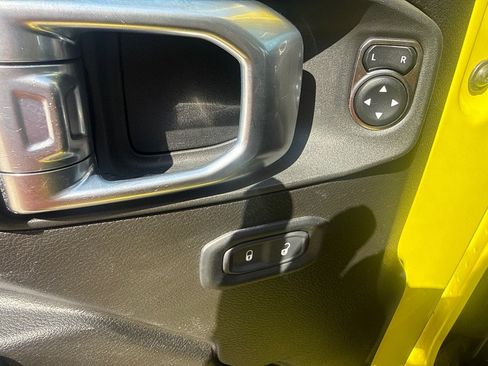 Used 2024 Jeep Gladiator Sport AWD/4WD image 21