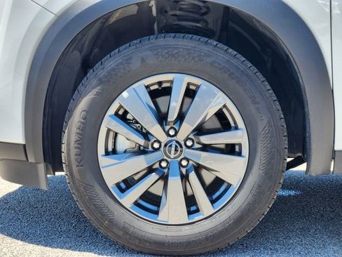 Certified 2025 Nissan Pathfinder SV image 7