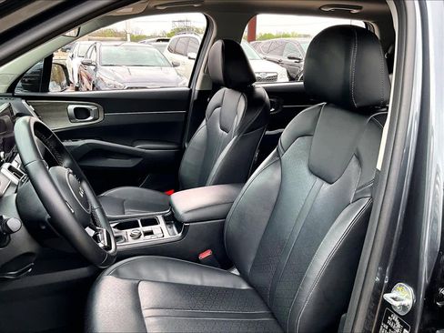 Used 2022 Kia Sorento EX w/ Panoramic Sunroof Package image 8