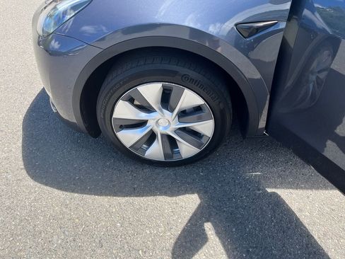 Used 2021 Tesla Model Y Long Range AWD/4WD image 29