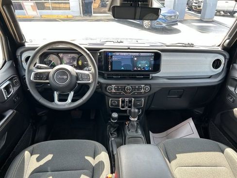 Used 2025 Jeep Wrangler Unlimited Sahara image 31