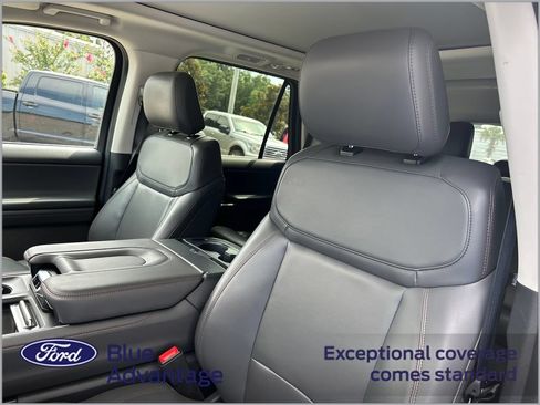 Used 2025 Ford Expedition Active RWD image 12