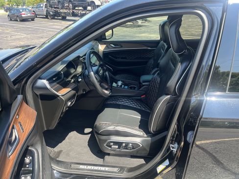 Used 2021 Jeep Grand Cherokee L Summit w/ Luxury Tech Group V image 9