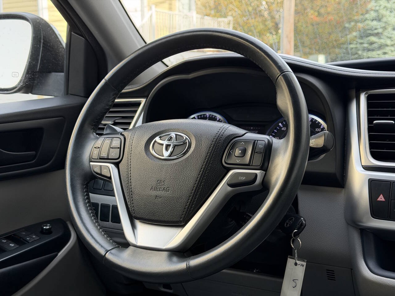 Used 2016 Toyota Highlander Plus AWD/4WD image 27
