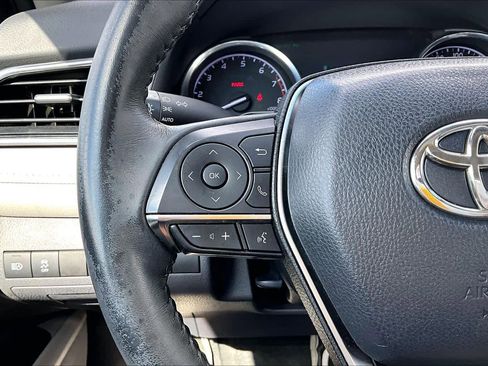 Used 2018 Toyota Camry XLE image 22