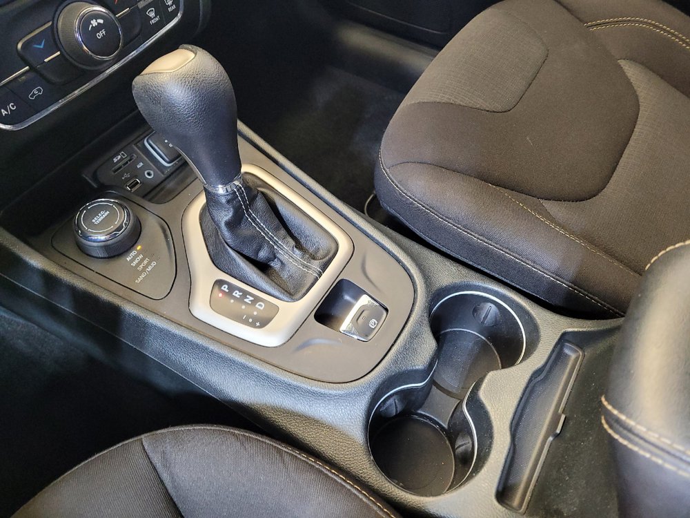 Used 2016 Jeep Cherokee Latitude w/ Comfort & Sound Group AWD/4WD image 26