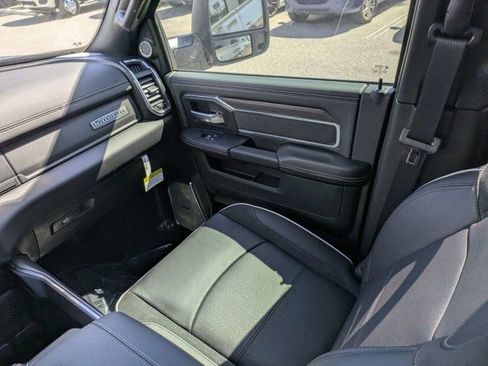 New 2026 RAM 2500 Laramie AWD/4WD image 17