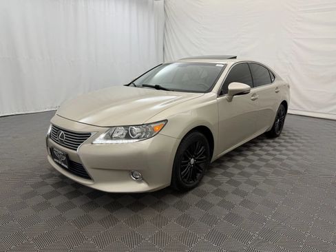 Used 2015 Lexus ES 350 w/ Luxury Package FWD image 2