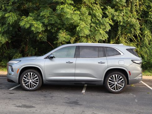 Used 2026 Buick Enclave Avenir w/ Super Cruise Package FWD image 6