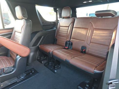 Used 2023 GMC Yukon Denali Ultimate image 6