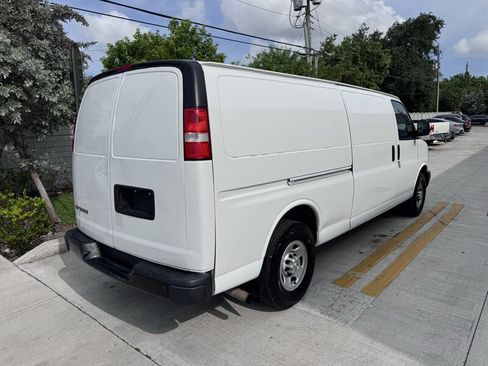 Used 2020 Chevrolet Express 3500 Extended w/ Driver Convenience Package RWD image 5