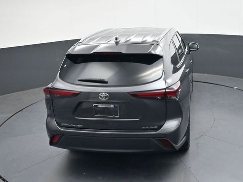 Used 2024 Toyota Highlander XLE image 31
