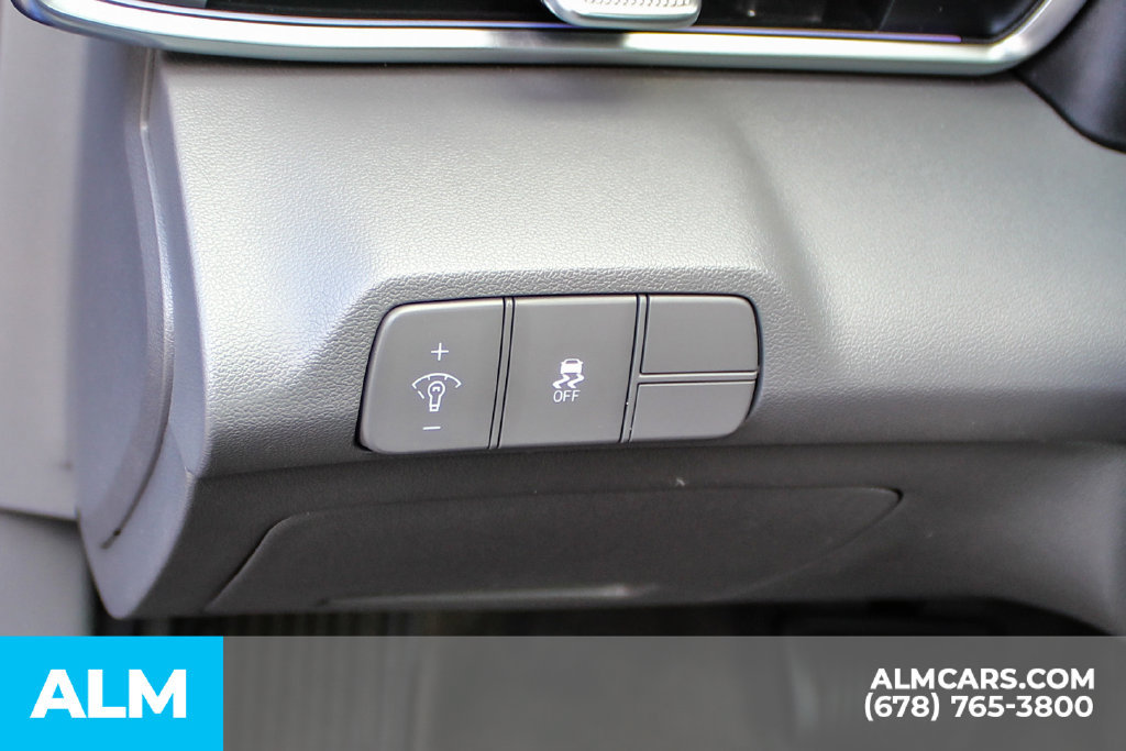 Used 2025 Hyundai Elantra SEL FWD image 29