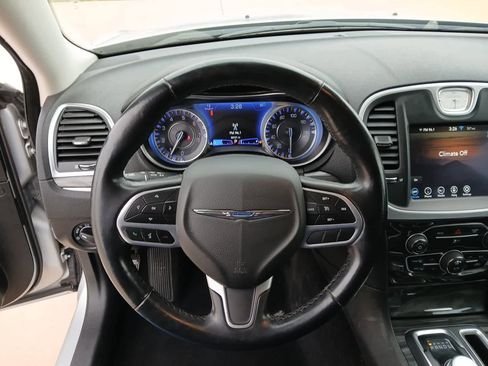 Used 2022 Chrysler 300 Touring w/ Sport Appearance Package image 24