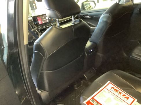 Used 2021 Toyota Highlander XLE AWD/4WD image 19