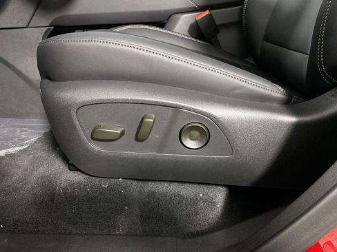 Used 2025 GMC Acadia Elevation w/ Elevation Premium Package image 12