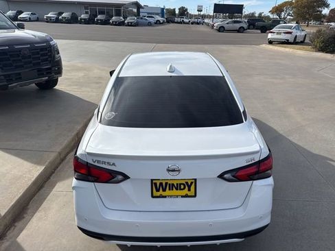 Used 2022 Nissan Versa SR image 8
