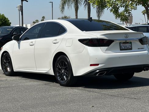 Used 2018 Lexus ES 350 w/ Navigation System Package FWD image 3