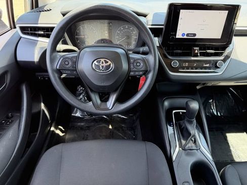 Used 2025 Toyota Corolla LE FWD image 12