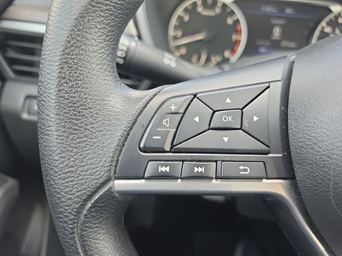 Used 2025 Nissan Altima 2.5 SV FWD image 24