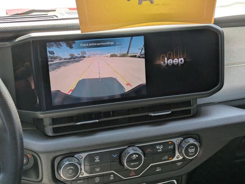 Used 2025 Jeep Gladiator Sport image 18