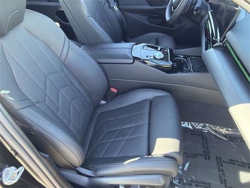 Certified 2025 BMW 530i xDrive w/ Premium Package image 12