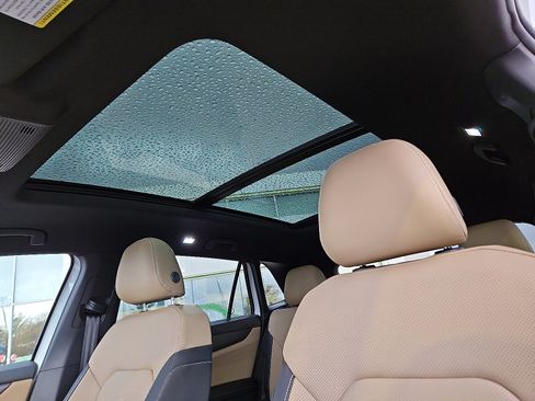 New 2026 Volkswagen Atlas Cross Sport SE image 11