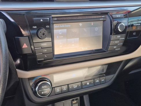 Used 2014 Toyota Corolla LE image 14