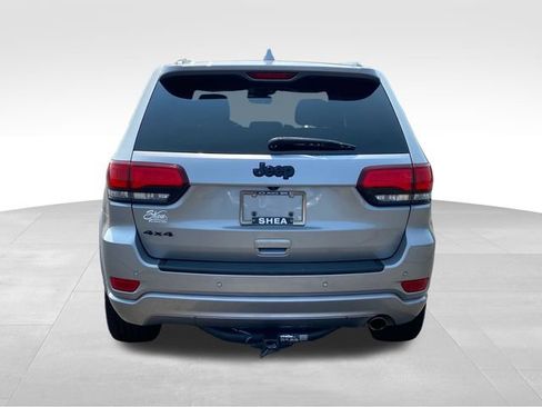 Used 2018 Jeep Grand Cherokee Altitude AWD/4WD image 4