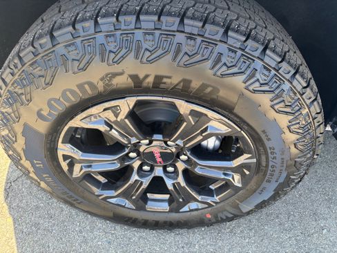 New 2025 GMC Canyon Elevation w/ Convenience Package image 18