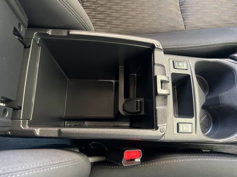 Used 2017 Nissan Rogue SV AWD/4WD image 25