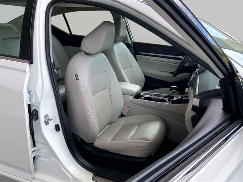 Used 2022 Nissan Altima 2.5 SL FWD image 9