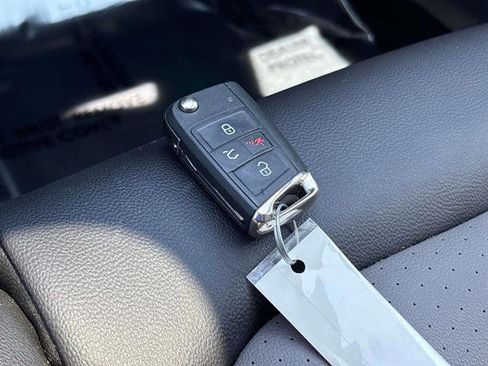 Used 2017 Volkswagen Golf SEL image 28