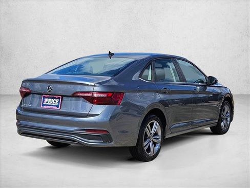 Used 2024 Volkswagen Jetta SE FWD image 5