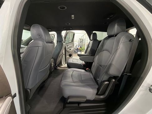 Used 2023 Buick Enclave Essence FWD image 12