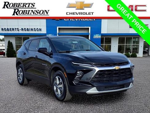 Used 2025 Chevrolet Blazer LT FWD image 1