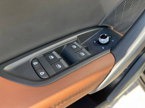 Used 2025 Audi Q5 e Premium Plus image 11