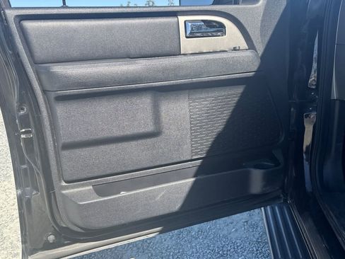 Used 2017 Ford Expedition Limited RWD image 15